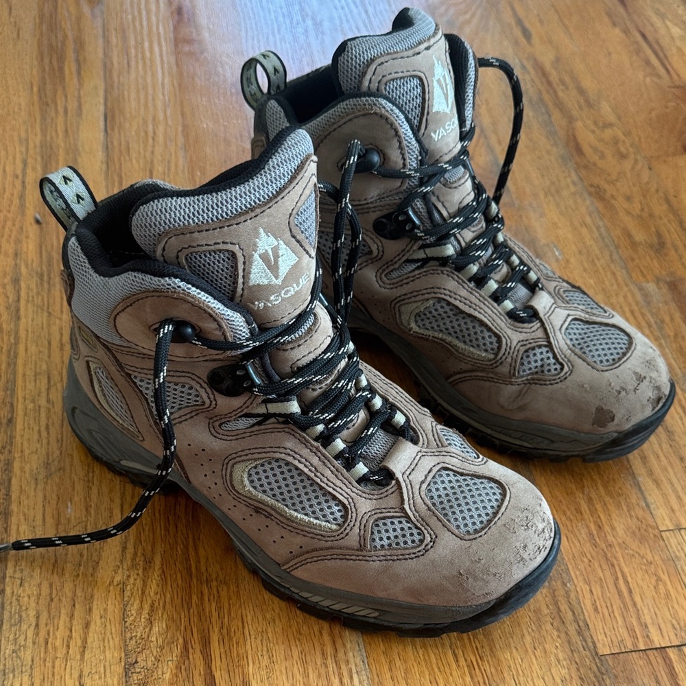 Vasque Women’s Tan and Gray Outdoor Hiking Boots